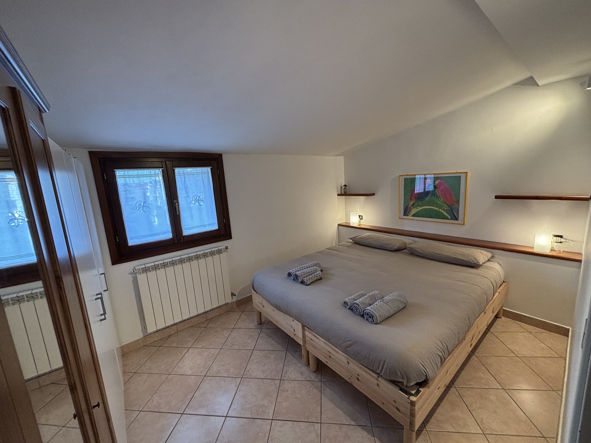 Camera da letto con letto matrimoniale